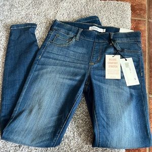 Cello Mid Rise Crop Skinny Leg Pull-On Jeans